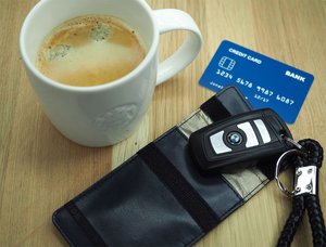 Radioaallot blokkaava avainkotelo 1222119